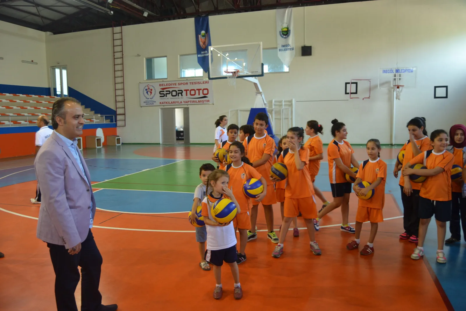 Aktaş'tan miniklere ziyaret
