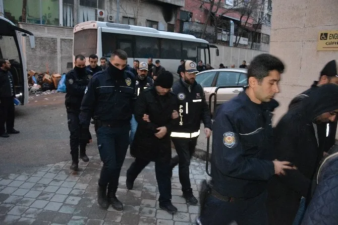 Fizik Dersinde Fetö Propagandası Yapan Öğretmen Adliyeye Sevk Edildi