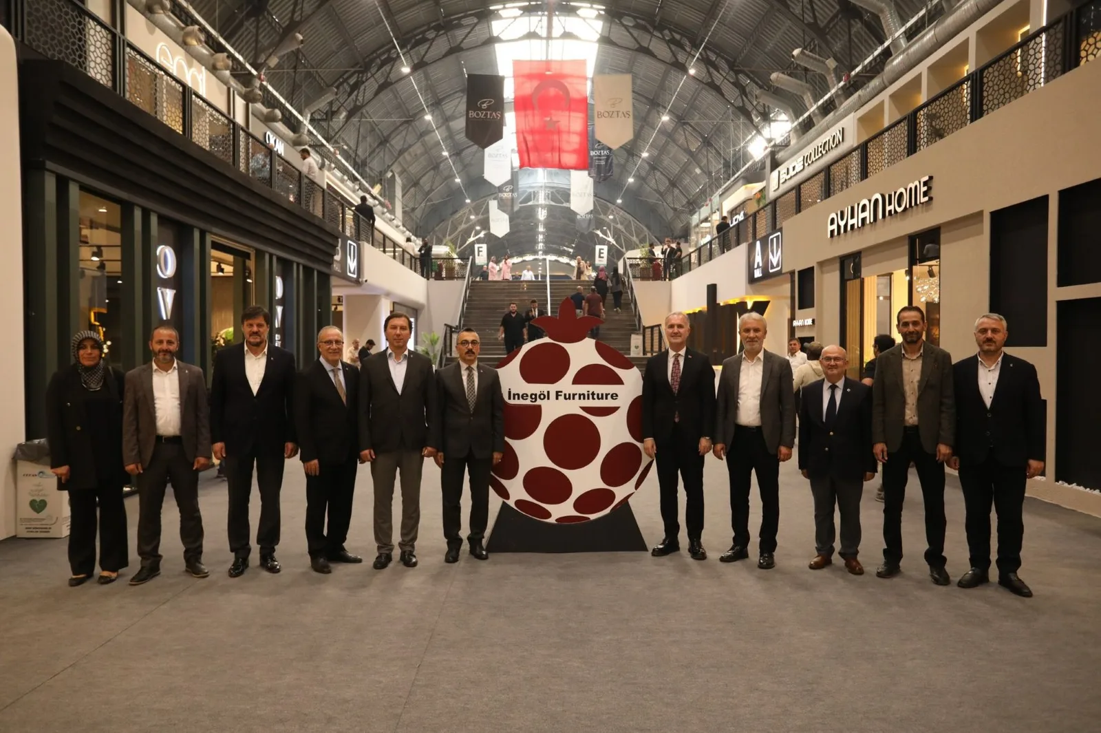Mobilya şöleni devam ediyor