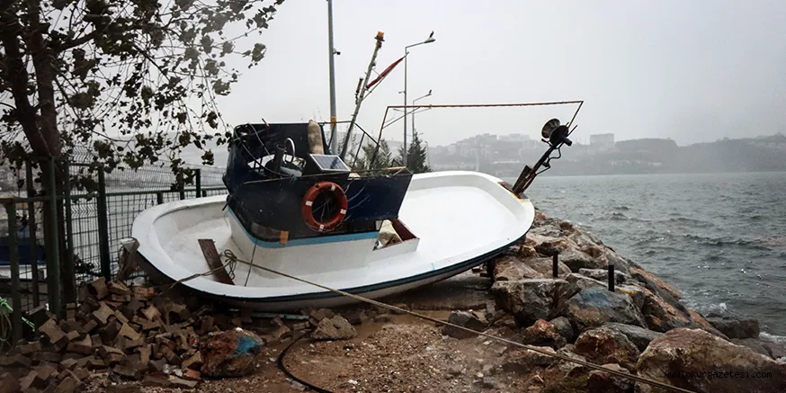 Gemlik Körfezi'nde dalgaların oluşturduğu hasarın boyutu gün ağarınca ortaya çıktı