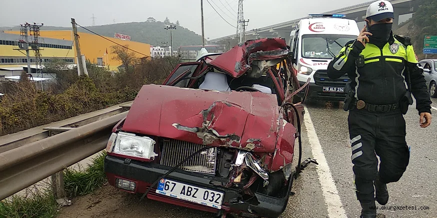 Gemlik'te otomobil ile tırın çarpıştığı kazada 1 kişi yaralandı