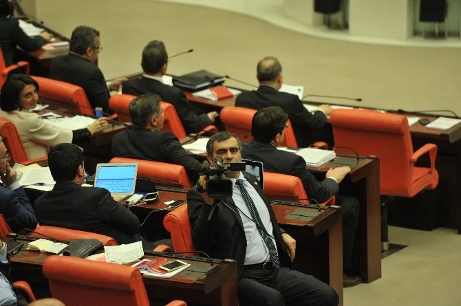 Genel Kurulu Canlı Yayınlayan Vekil İhaya Konuştu