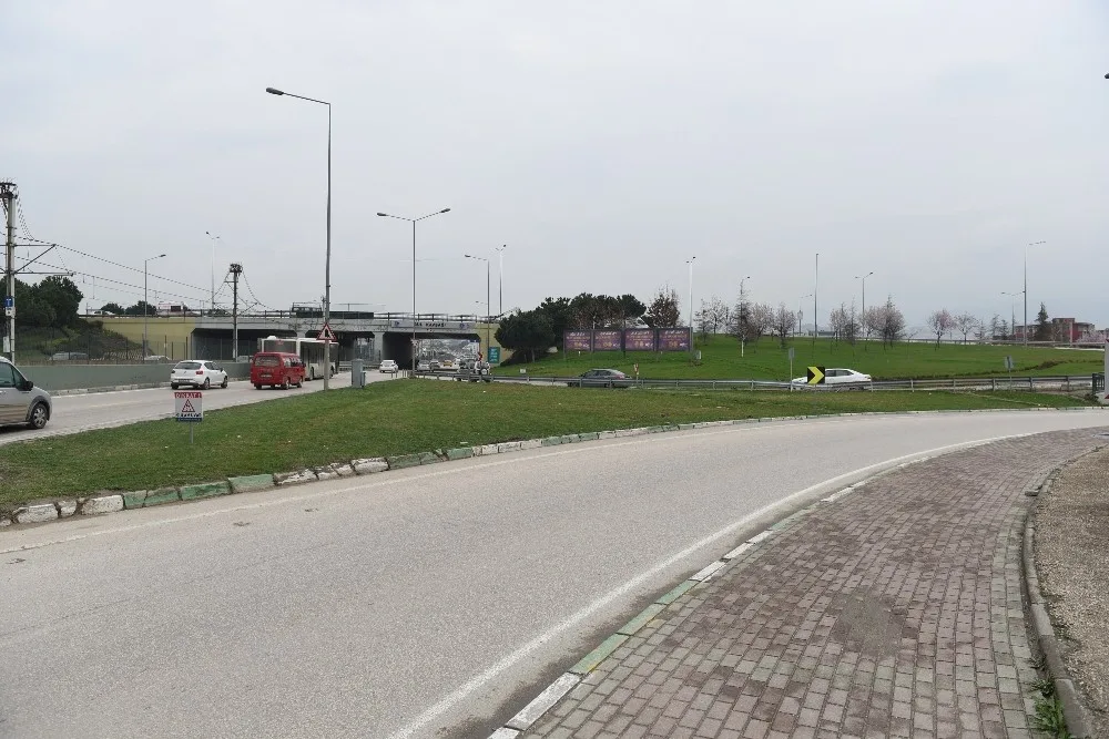 Gül Kavşağına İlave Yol Ve Geçit
