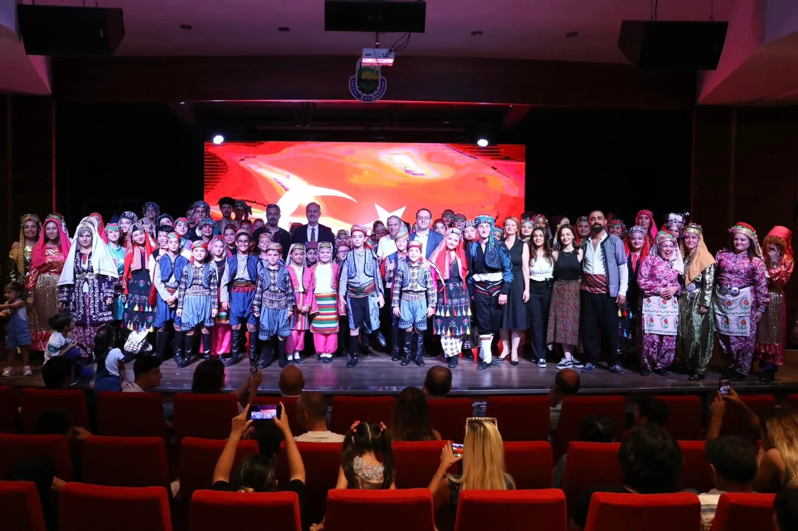 ‘Zaferden Kurtuluşa etkinlikleri halk dansları gösterileriyle devam etti