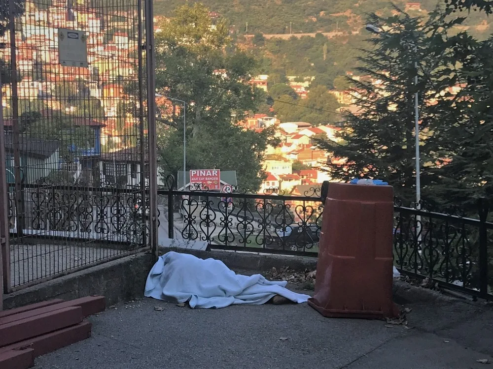 Hastaneden Taburcu Edildi, Sabah Hastane Bahçesinde Ölü Bulundu