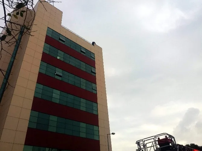 Hastanenin Çatısına Çıkıp İntihara Kalkıştı