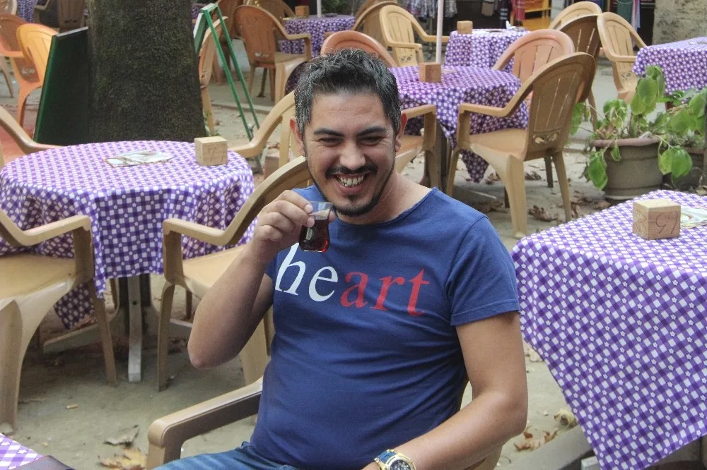 Heart Tişörtü Giydi, Emniyeti Alarma Geçirdi