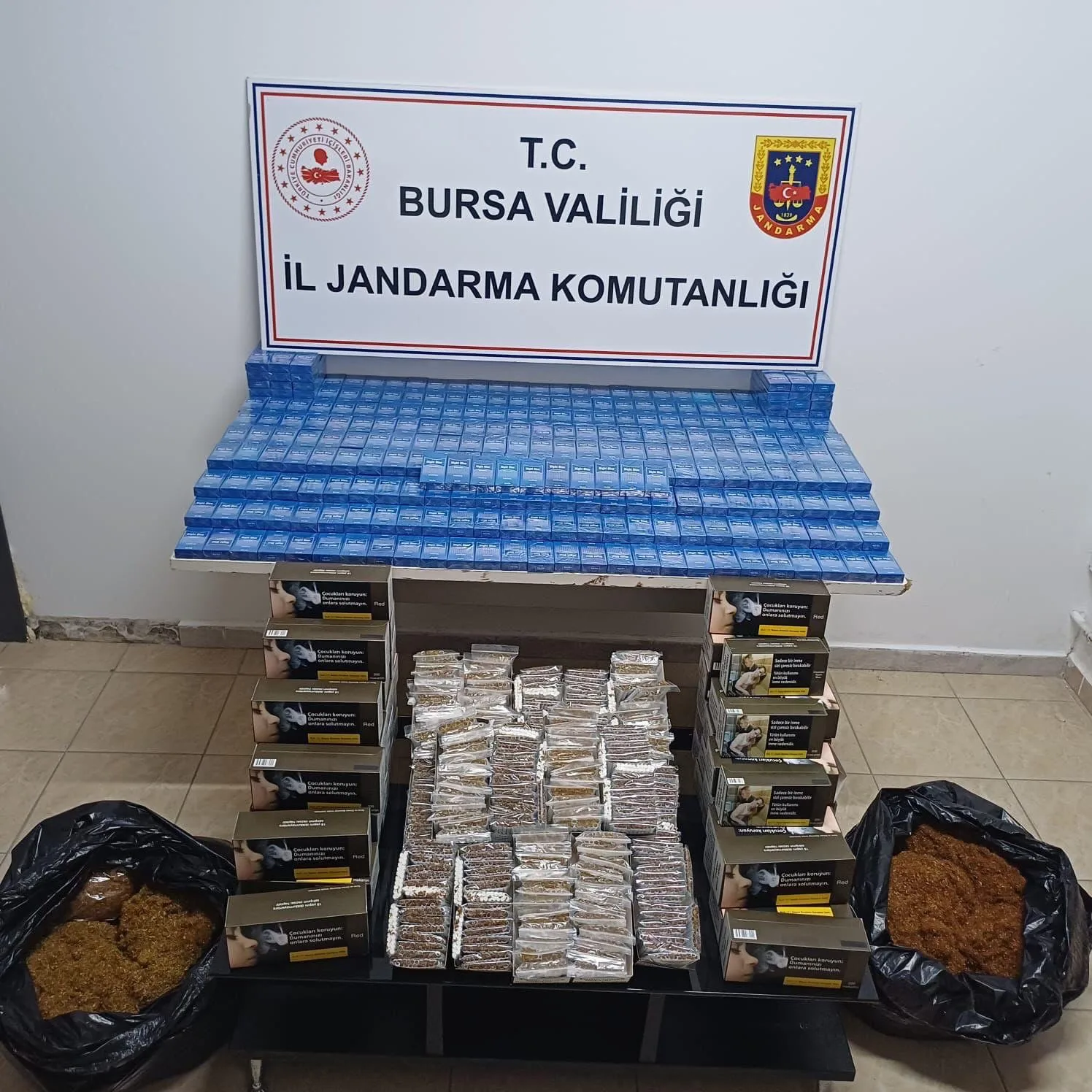 İnegöl’de kaçak tütün operasyonunda binlerce sigara ele geçirildi