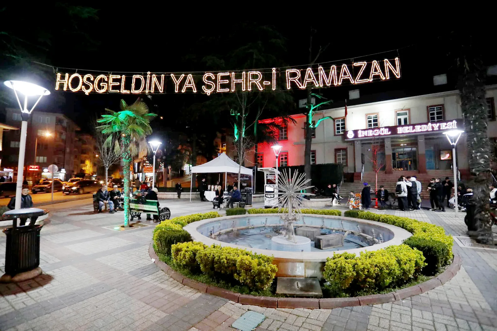 İftar sonrası çaylar İnegöl Belediyesi'nden