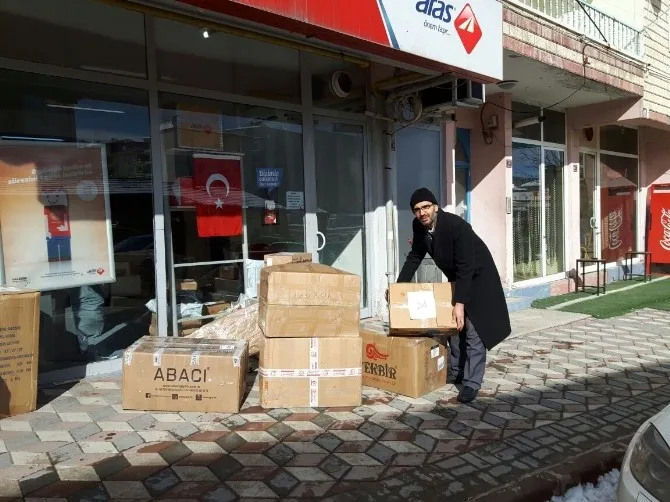 İhhli Kadınların Ördüğü Kazaklar Suriyeli Çocukları Isıtacak