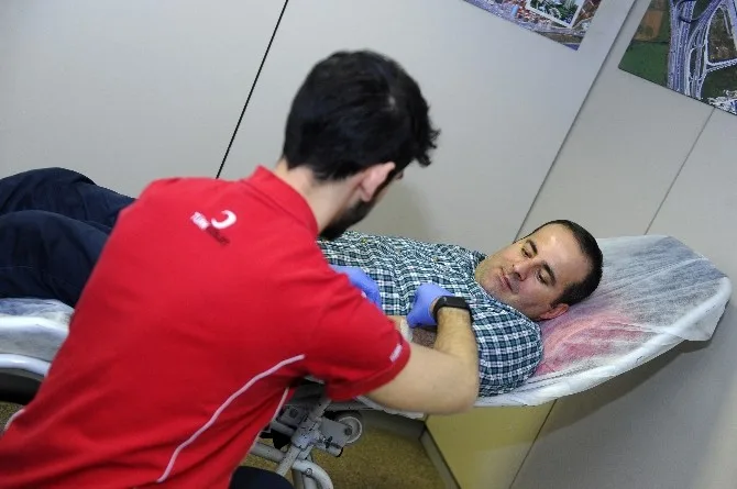 İhlas Holding Çalışanlarından Türk Kızılayına Kan Bağışı