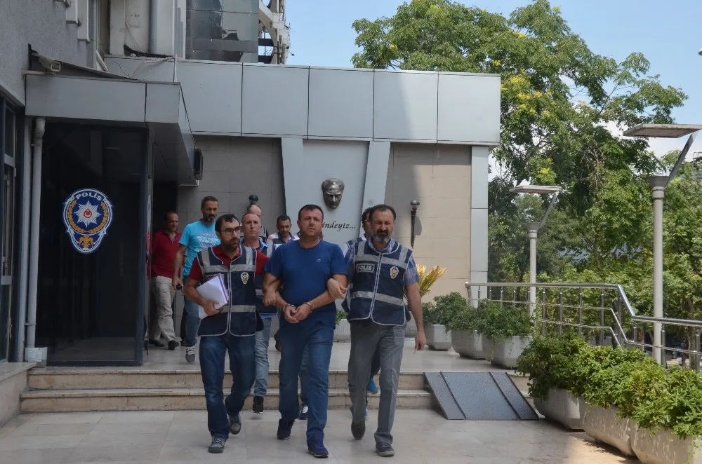 İkiz Çeklerle Yarım Milyon Dolandırdılar