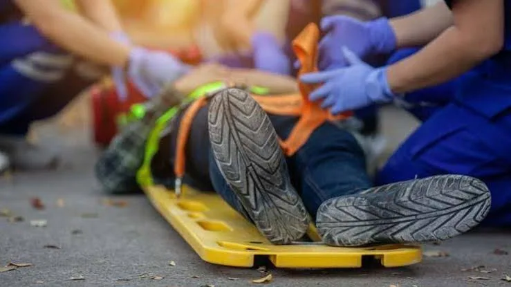 5'inci kattan düşen çocuk ağır yaralandı