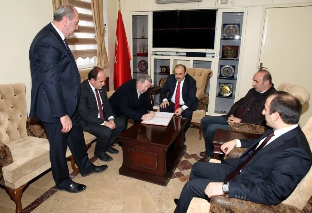 İmam Hatip Ortaokulu İçin Hayırsever Vatandaşlarla Protokol İmzalandı