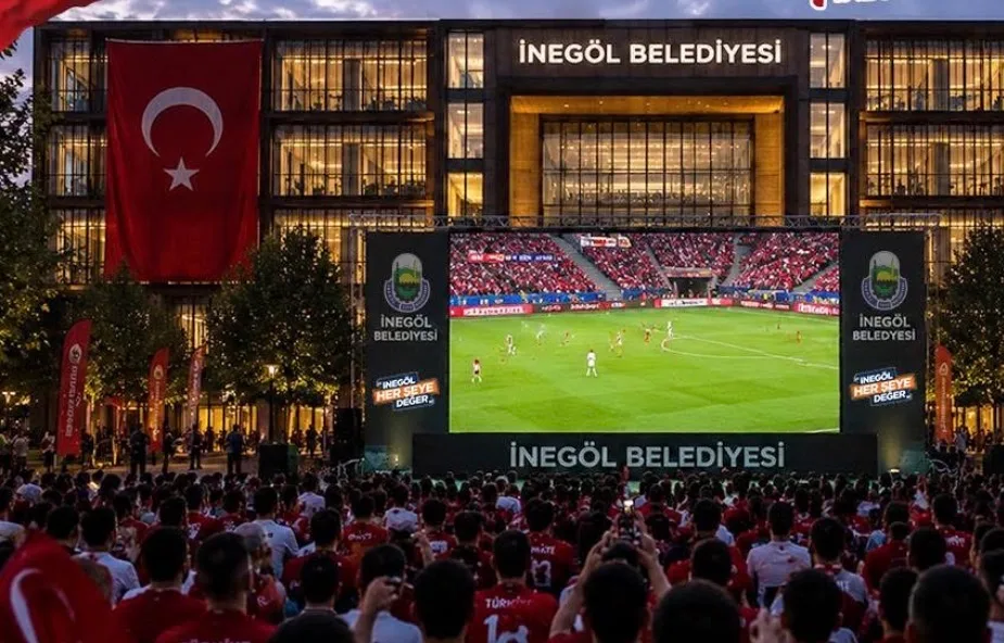İnegöl'de Dünya Kupası Heyecanı: Sabah Namazı ve Maç Keyfi Bir Arada