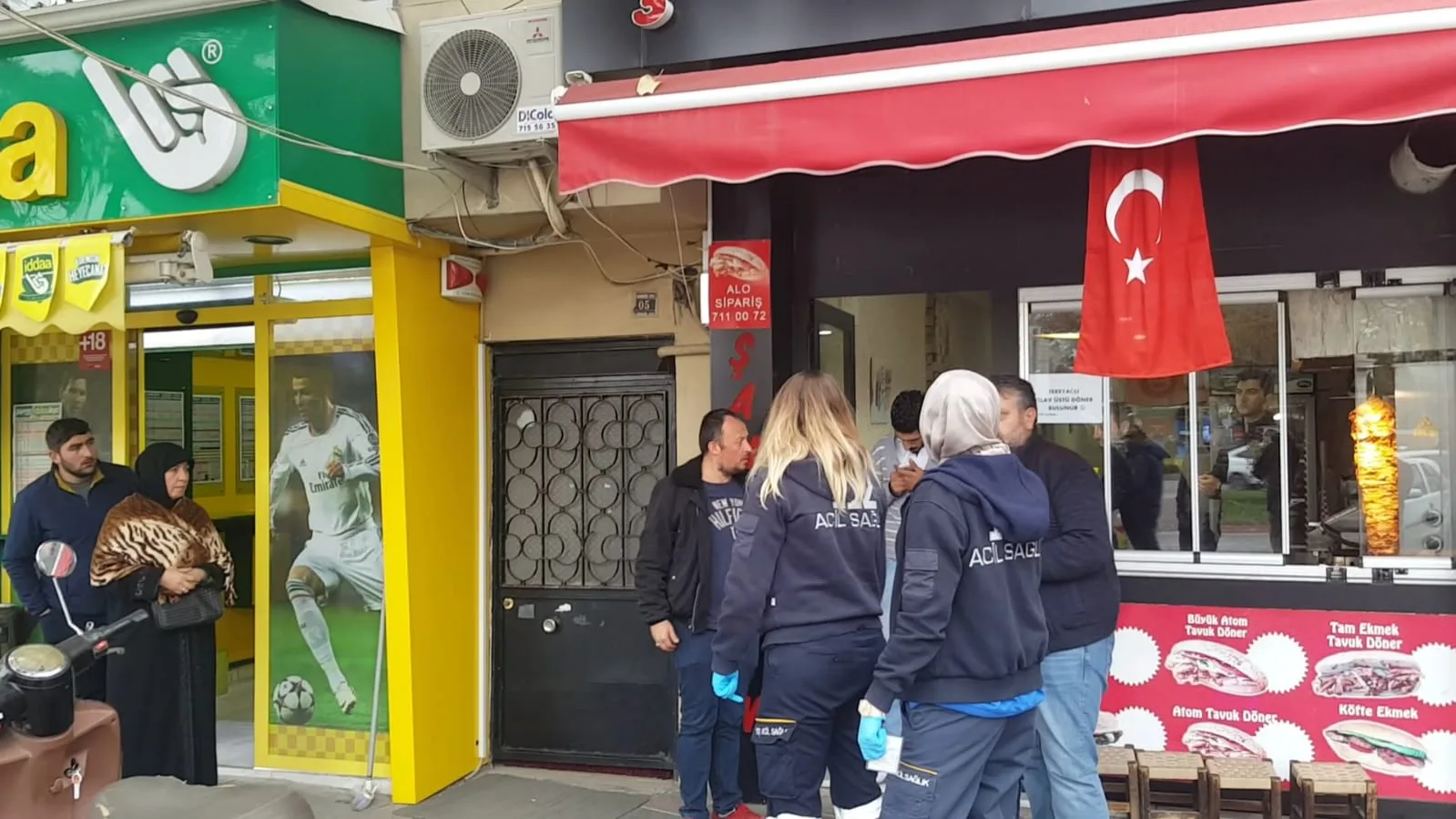 Önce bıçaklandı. Sonra birşey olmamış gibi sigara yaktı