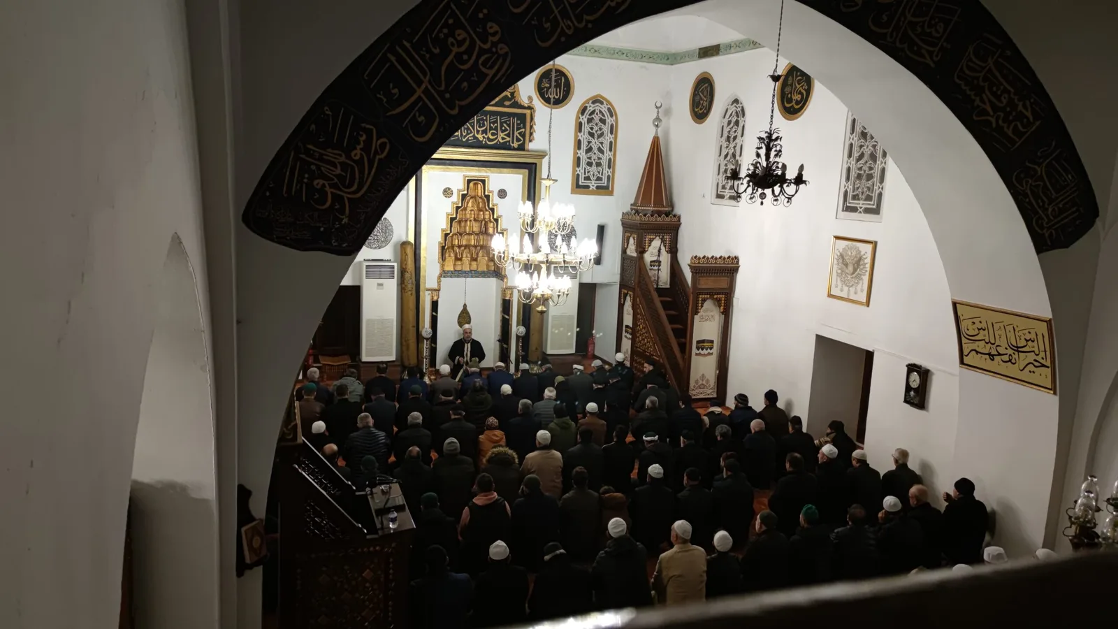İnegöl'de sabah namazında İshakpaşa Camii doldu, taştı
