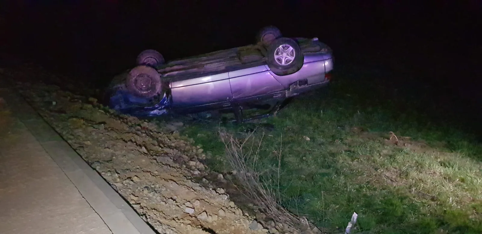 Otomobil ile bisiklet çarpıştı, 1'i ağır 2 kişi yaralandı