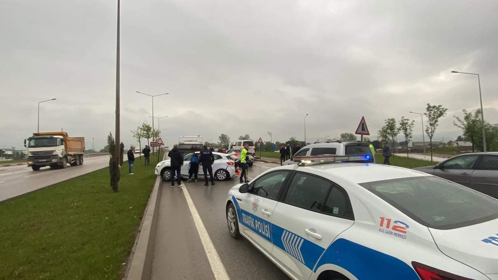 İnegöl'de zincirleme kaza; 2 yaralı
