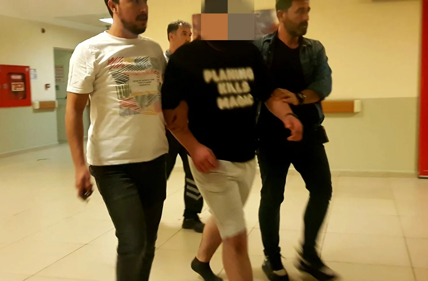 İnegöl'de acil servis karıştı... Silahlı kavga