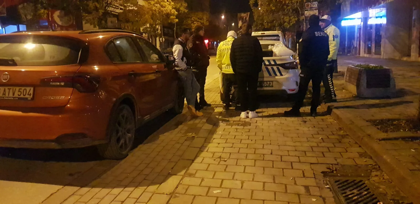 İnegöl'de polislerin bir saatlik uygulamasında 50 bin lira ceza kesildi