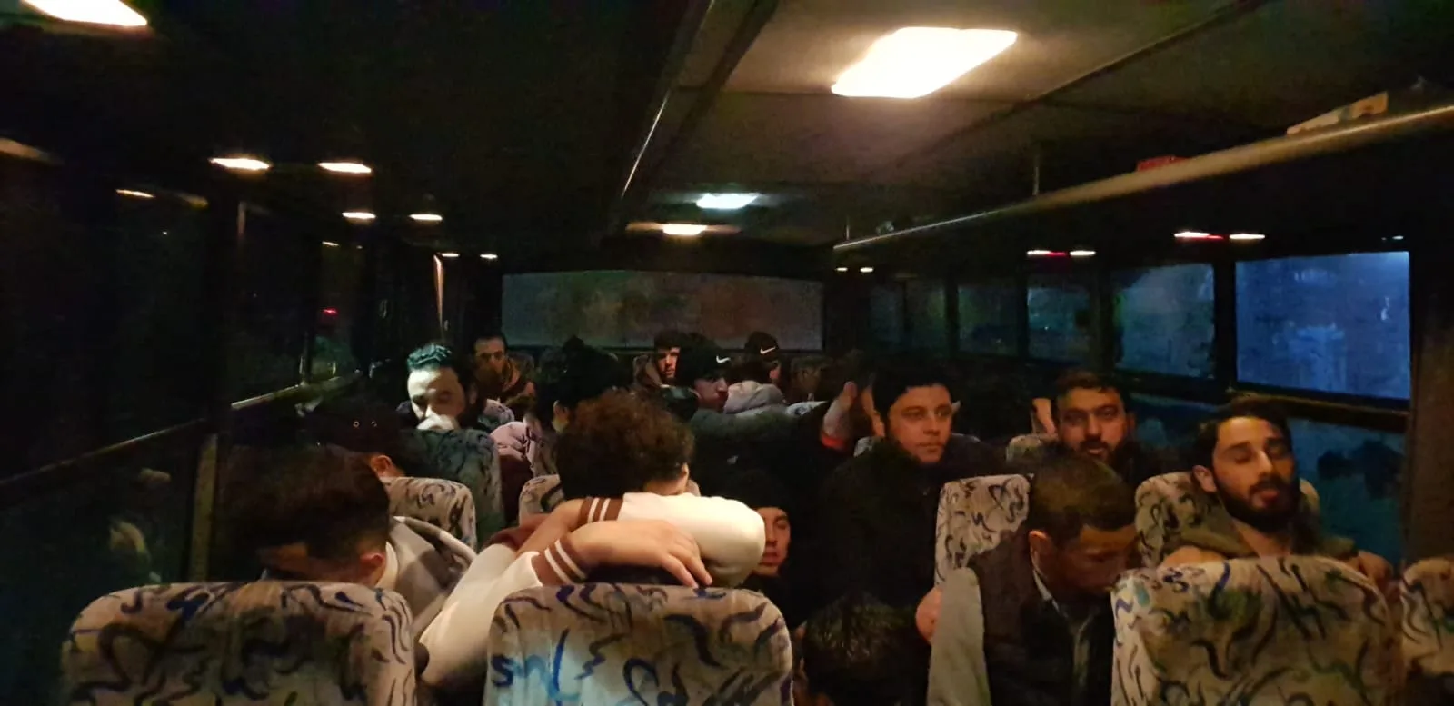 İnegöl'de bir evde 28 kaçak göçmen yakalandı
