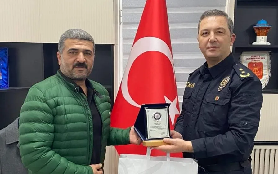 İnegöl Emniyetinin efsane polisi Asaf Tuğrul'dan polis hayatına duygusal veda