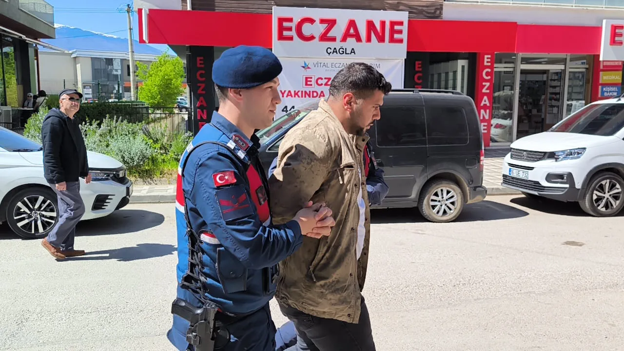 İnegöl'de tartıştığı arkadaşını bıçaklayan zanlı adliyeye sevk edildi