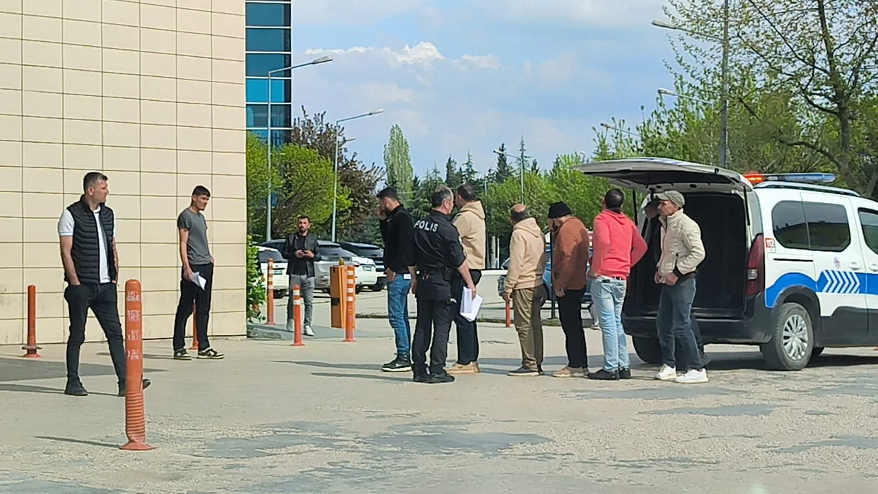 İnegöl'de bir ikamette 11 kaçak göçmen yakalandı