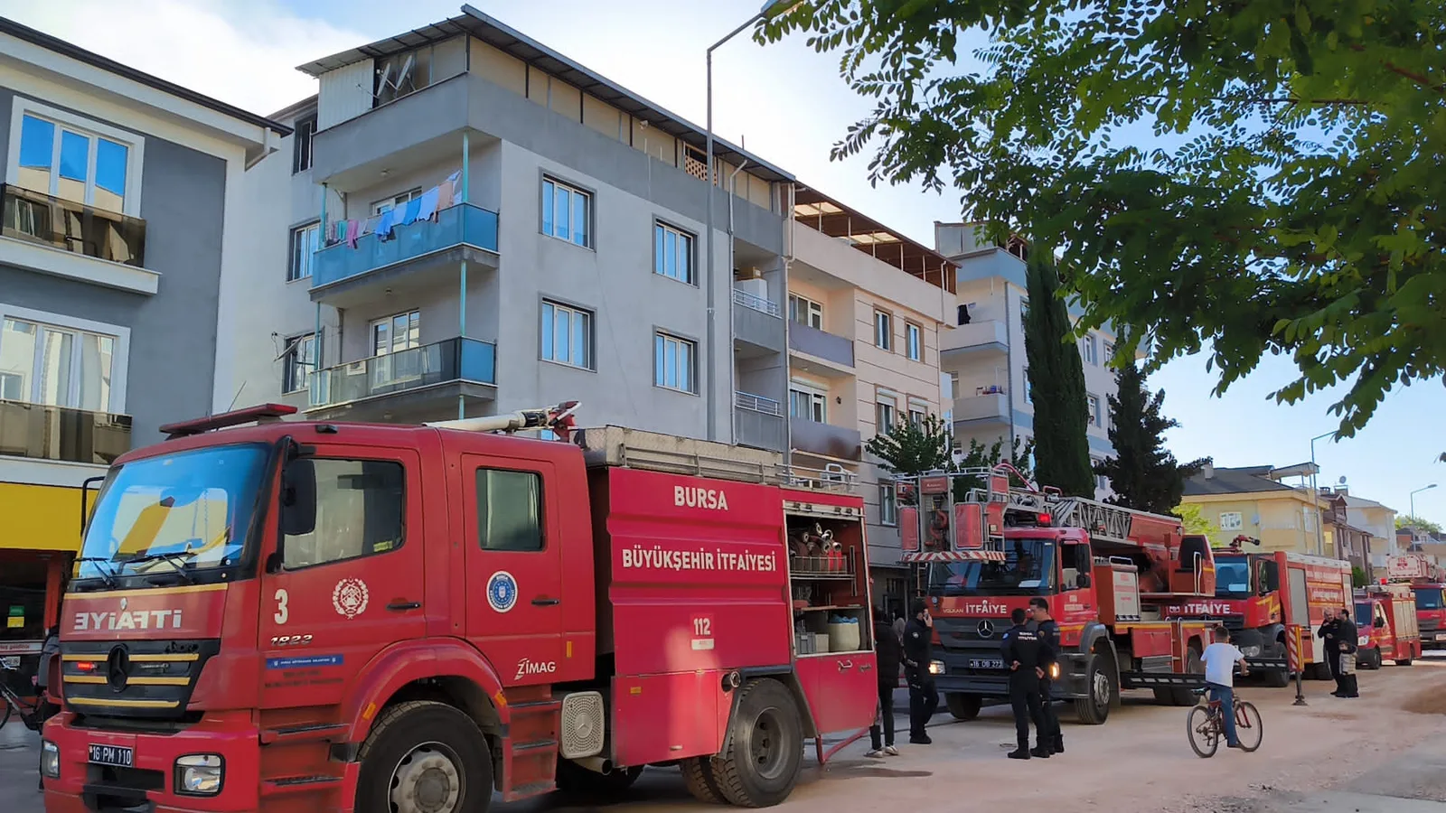 İnegöl'de korkutan yangın, 3 kişi hastaneye kaldırıldı