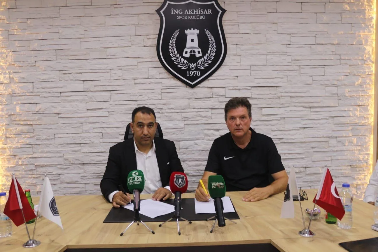 Akhisar Spor Başkanı Menderes Acar: 'Gençlere şans verin, gelecek onlarda'