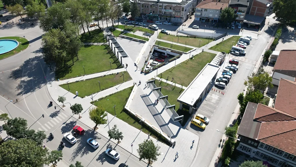 İnegöl’deki park sorunu, yeni otopark alanları ile çözülüyor