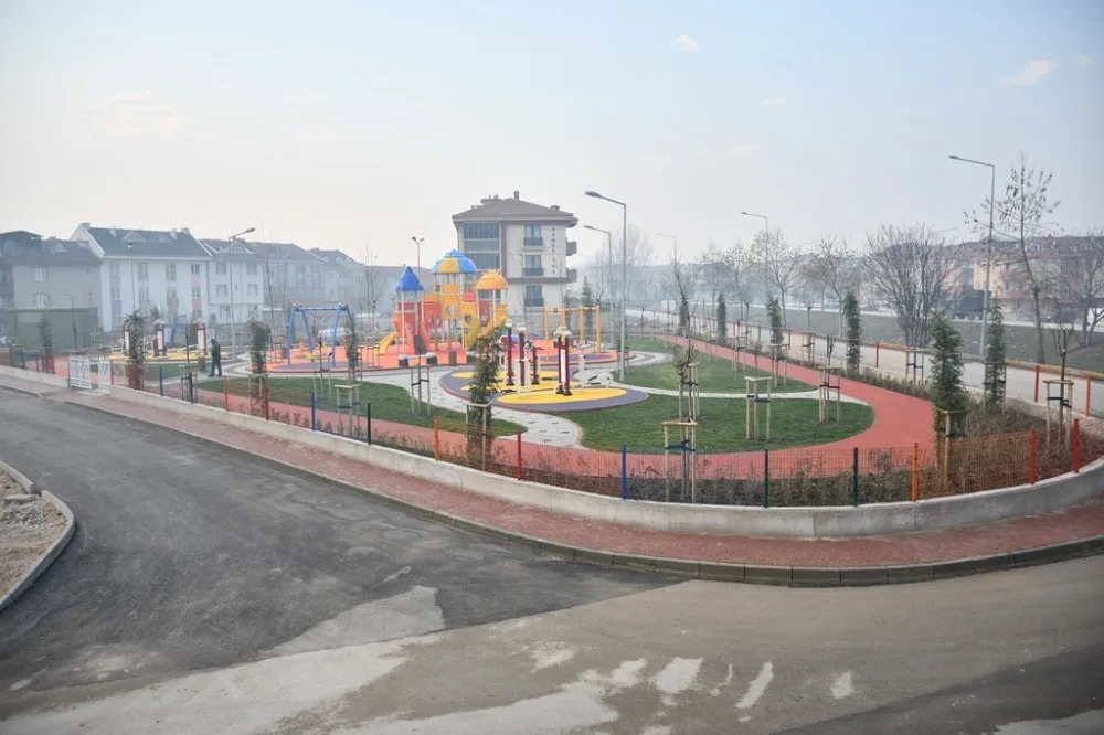 İnegöl Belediyesi Çocukları Sevindirmeye Devam Ediyor