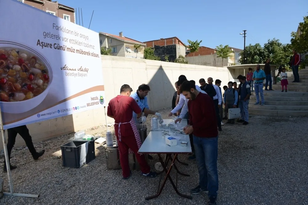 İnegöl Belediyesinden Aşure İkramı
