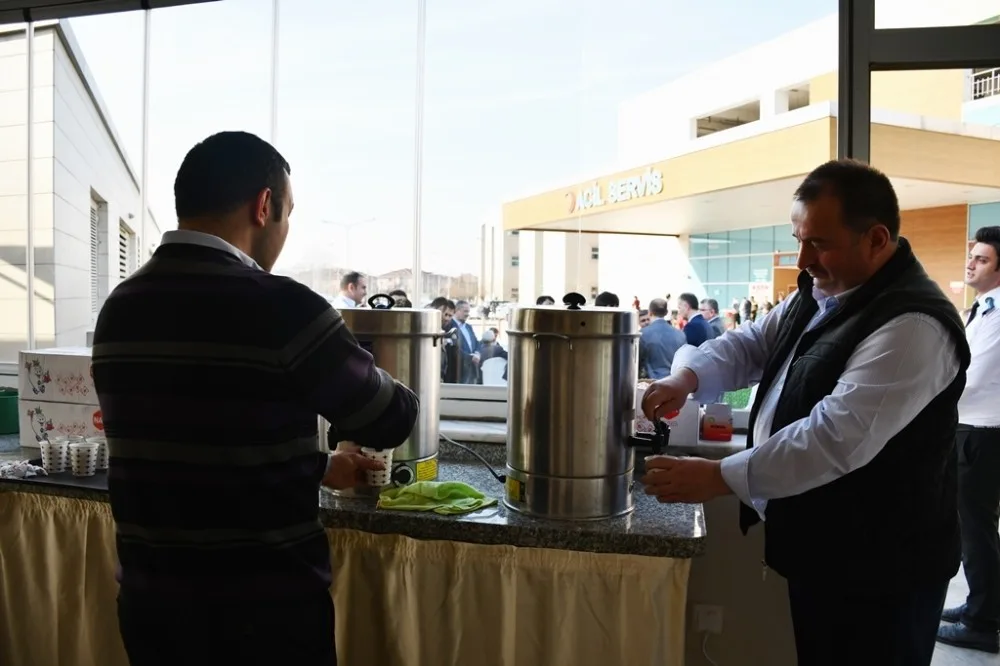 İnegöl Belediyesinin Hastanede Ücretsiz Çay Ve Su İkramı Başladı