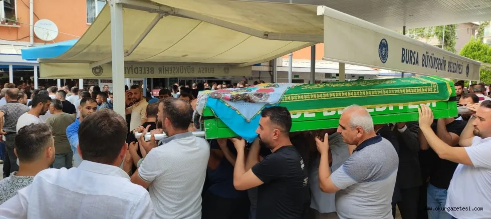 İnegöl'de eski eşinin silahlı saldırısı sonucu yaşamını yitiren kadın son yolculuğuna uğurlandı