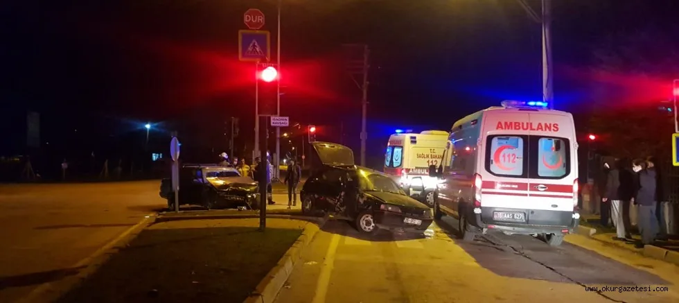 İnegöl'de otomobiller çarpıştı 5 yaralı