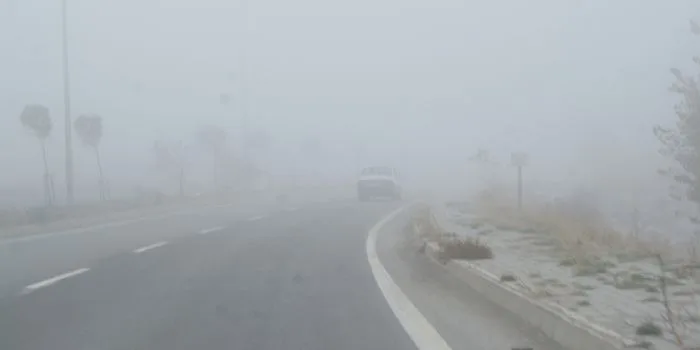 İnegöl'deki yol sis nedeniyle kapatıldı