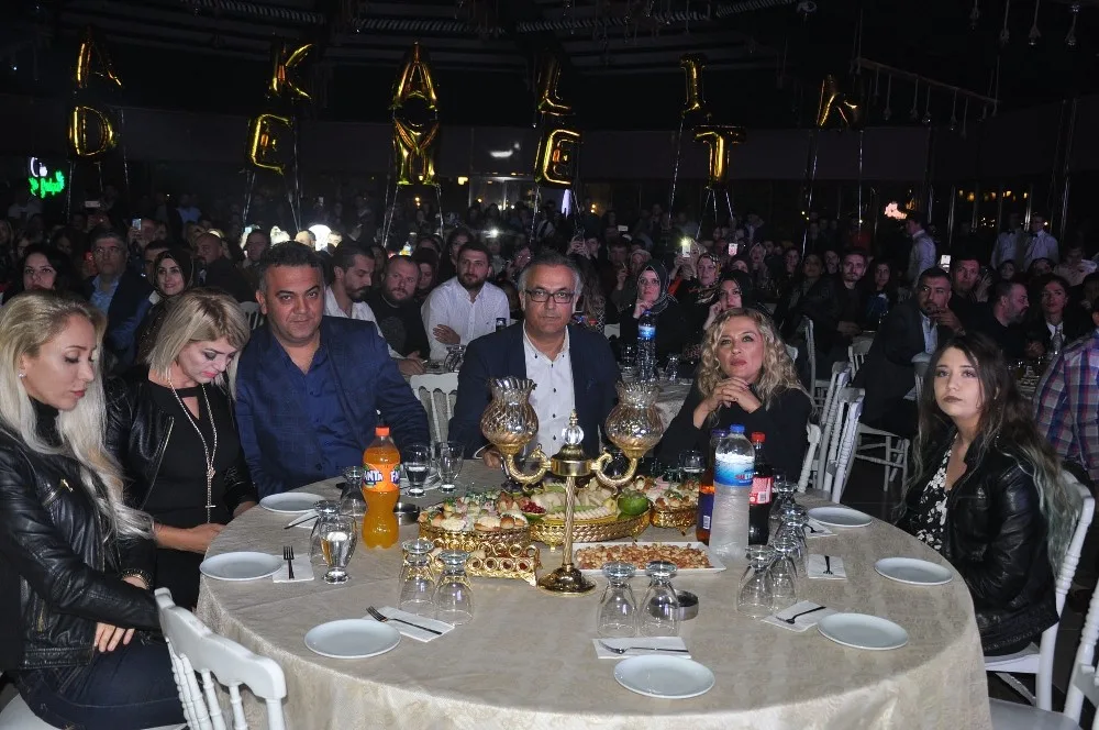 İnegölde Demet Akalın Rüzgarı