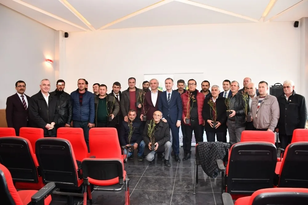 İnegöllü Çiftçilere Yaban Mersini Fidanı