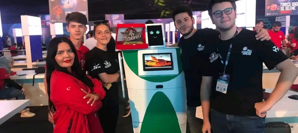 İnegöllü gençler, konuşan karşılama robotu ile Teknofest'te 1. oldu