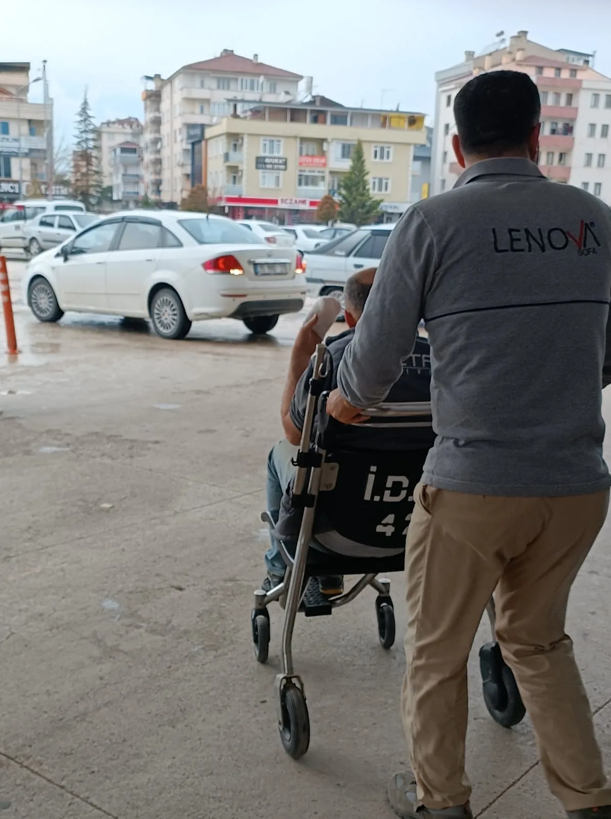 Parmaklarını makineye kaptıran işçi yaralandı
