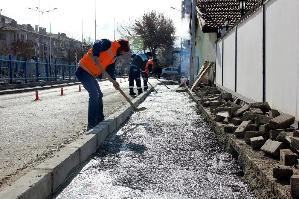 İsfendiyar Sokakta Yollar Düzenleniyor