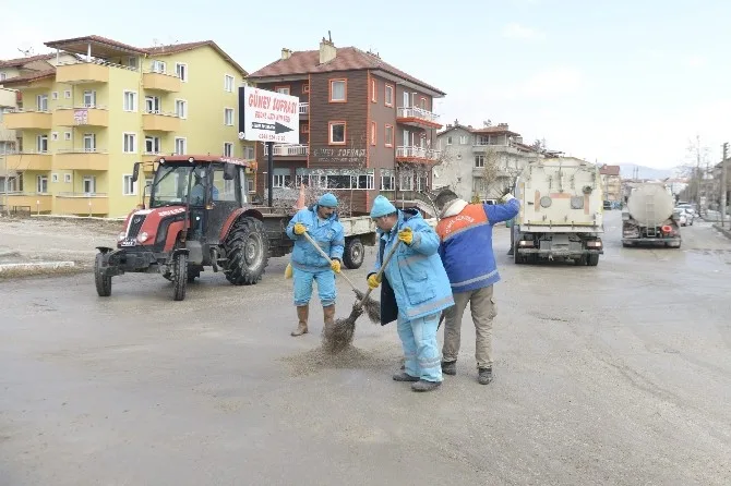 Ispartada 44 Mahallede Kar Sonrası Temizlik Seferberliği