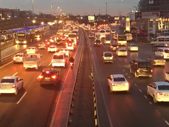 İstanbul Trafiğinde ‘Okul Servisi Yoğunluğu Yaşanıyor