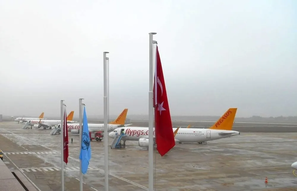 İstanbula İniş Yapamayan 6 Uçak Bursaya İndi