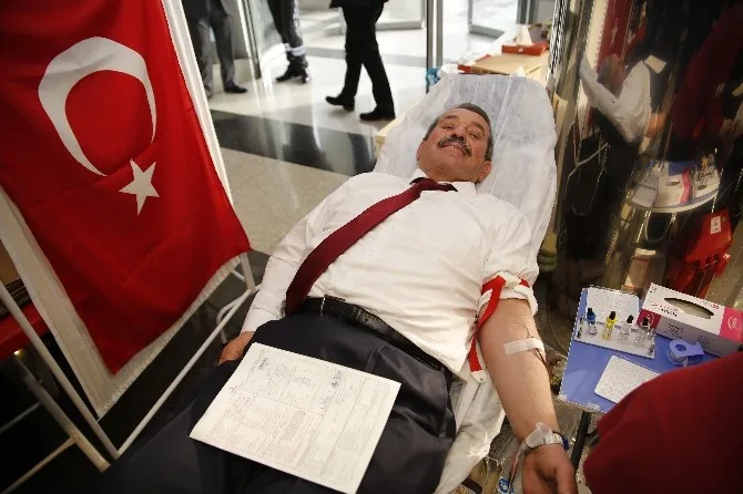 İstiklal Madalyalı Sadık Efendinin Torunu Sadık Koçaktan 70.kan Bağışı