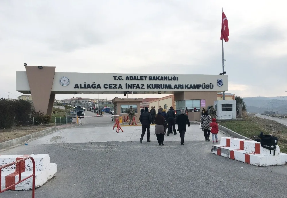 İzmirde 270 Sanıklı Darbe Davasında İlk Tahliye