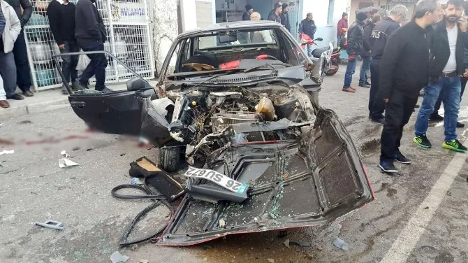 İzmirde Trafik Kazası: 1İ Ağır 6 Yaralı
