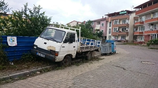 İzmitte Hurda Aracını Çekmeyenlere Ceza